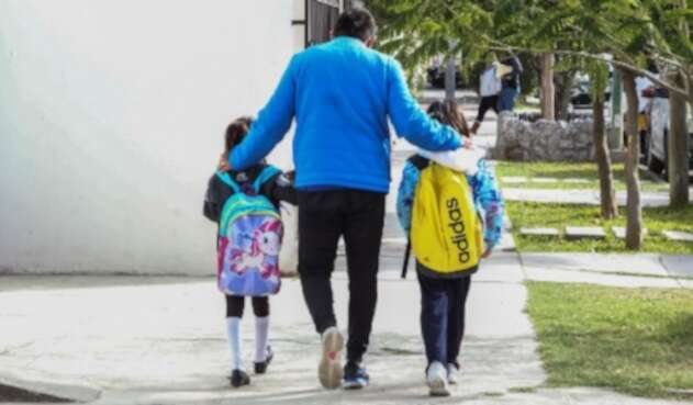 estudiantes niños adulto
