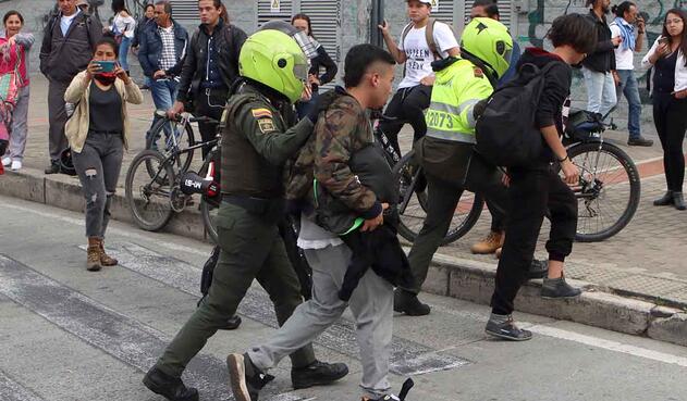 Impactantes imagenes de encapuchados y vandalismo en paro nacional / 21 de enero