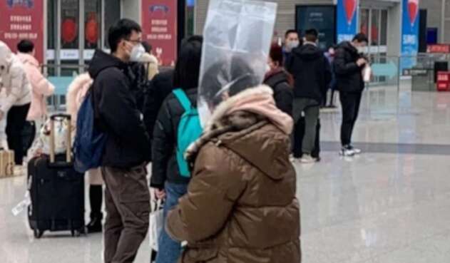 Improvisadas tácticas de los chinos para evitar el coronavirus