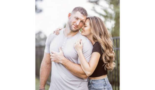 Demi-Leigh Nel-Peters y Tim Tebow