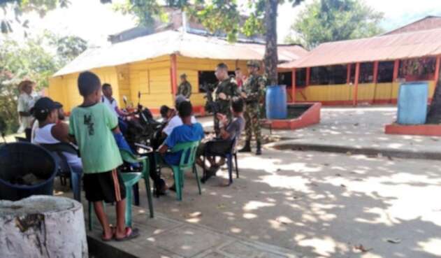 Tropas del Ejército hacen presencia en Tarazá, Antioquia