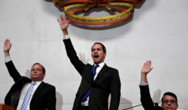 Juan Guaidó fue investido nuevamente como presidente interino de Venezuela