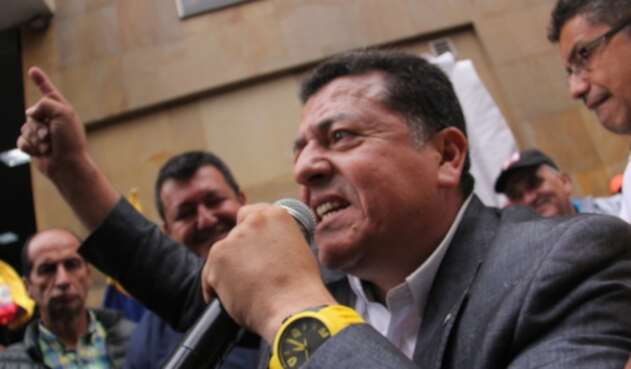 Presidente de taxistas, Hugo Ospina