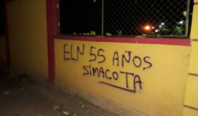 Grafitis del ELN en la sede de la Universidad de La Guajira