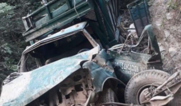 Hallan diez cuerpos calcinados dentro de un carro en México