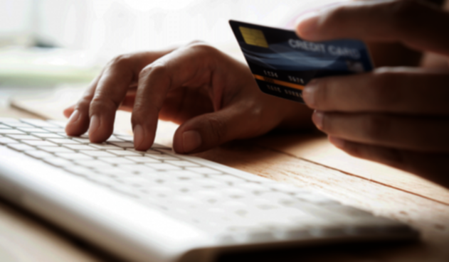 Transacción online con tarjeta de crédito