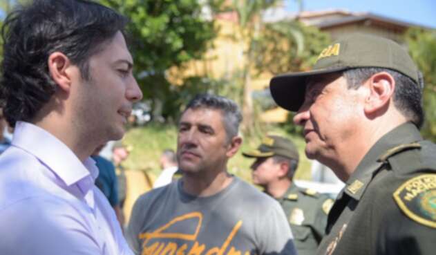 Alcalde de Medellín, Daniel Quintero; comandante de la Policía Metropolitana, general Eliecer Camacho; y secretario de Seguridad, José Gerardo Acevedo.