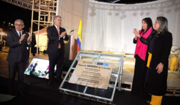 El presidente Iván Duque puso la primera piedra del Museo de Memoria de Colombia.