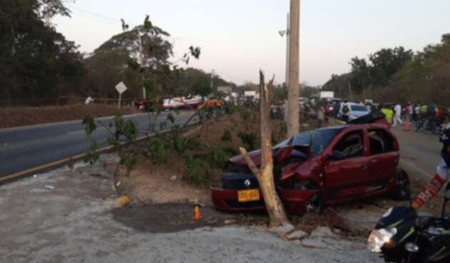 Accidente en la vía que comunica con Cartagena y Turbaco dejó 17 heridos y muerto