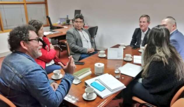 Pastor Alape en reunión con el Consejero Presidencial para la Estabilización