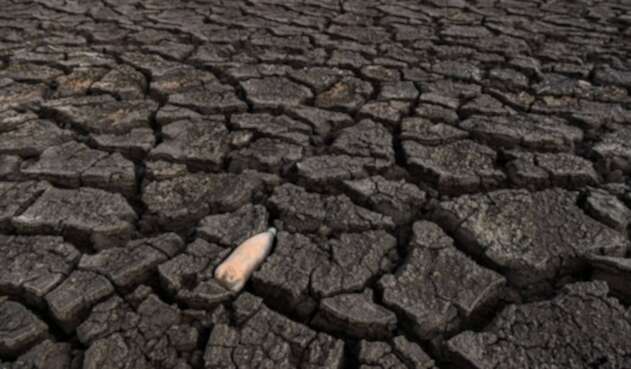 Calentamiento global, botella en Bulgaria Calentamiento global, botella en Bulgaria