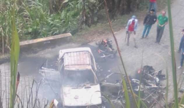 Un carro y cuatro motos incineradas en el Catatumbo