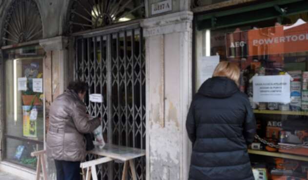 Por llegada de coronavirus a Italia cerraron establecimientos