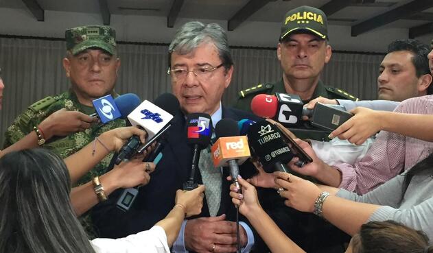 Solamente se pensaría en la posibilidad de unas conversaciones con el ELN, si liberan a todos los secuestrados que tienen en su poder.
