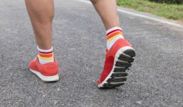 Hombre trotando /ejercicio / corriendo Hombre trotando /ejercicio / corriendo