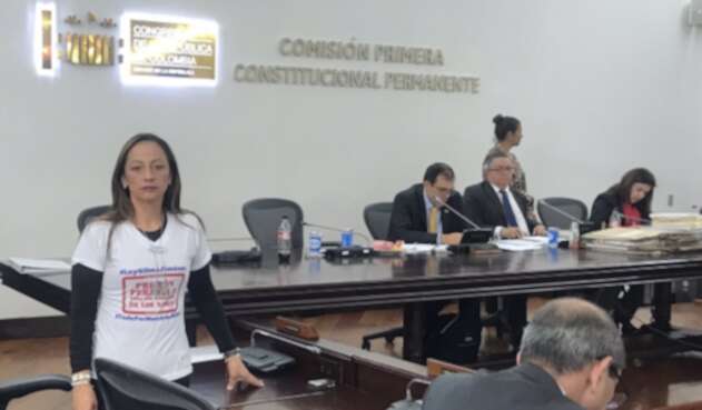 Johana Salamanca Jiménez hija de Gilma Jiménez en el Congreso de la República