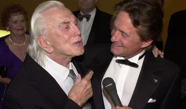 Kirk Douglas y Michael Douglas en 2001