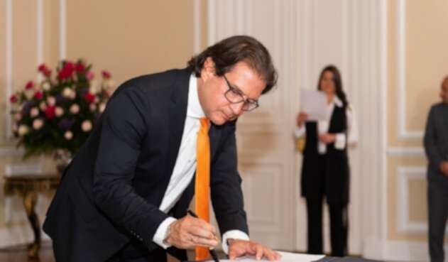 Ministro de agricultura Rodolfo Enrique Zea Ministro de Agricultura Rodolfo Enrique Zea