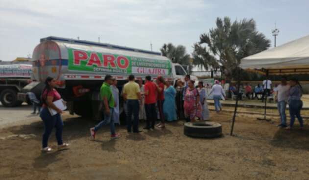 continúa el paro de los vendedores legales de combustible en La Guajira