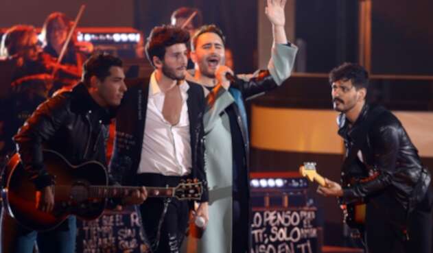 Sebastián Yatra y Reik en los Latin Grammy