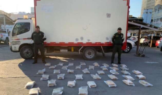 El furgón fue incautada con 46 kilos de marihuana.