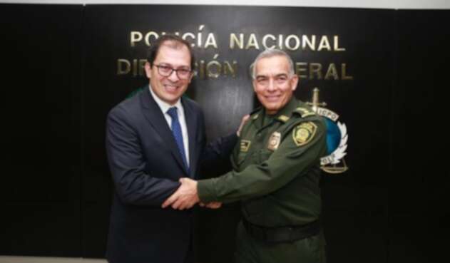 Francisco Barbosa, fiscal general, y el general Óscar Atehortúa, director de la Policía Nacional.