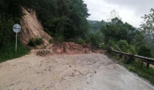 Derrumbe en Piedecuesta Derrumbe en Piedecuesta