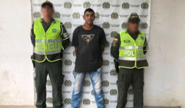 Lo pillaron cuando conducía una moto sin portar casco de protección