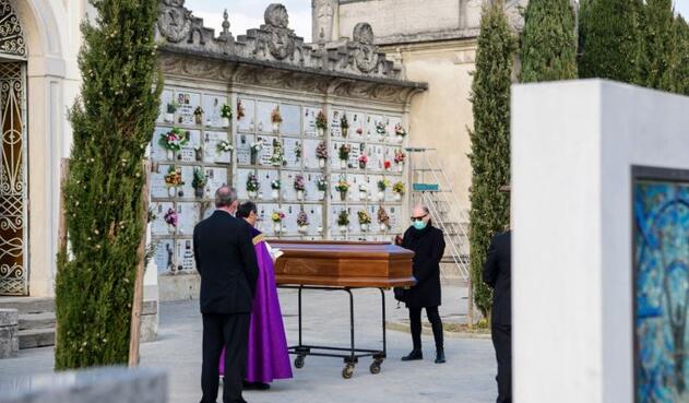 Cementerio en Lombardía, Italia