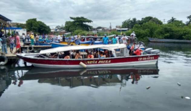Embarcaciones llegan los inmigrantes a Capurganá.
