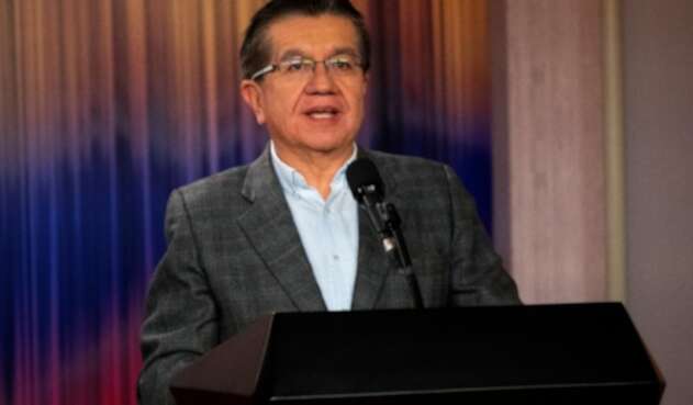 Fernando Ruíz, ministro de Salud