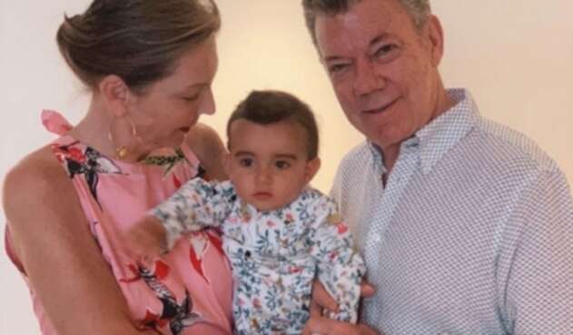 Juan Manuel Santos junto a su esposa y nieta