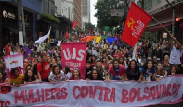 Mujeres protestan en Brasil Mujeres protestan en Brasil