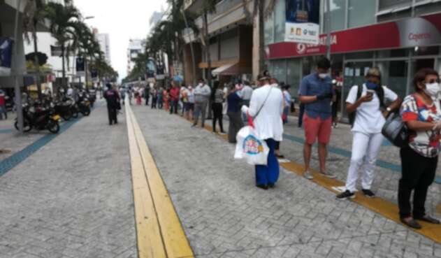 Largas filas en bancos de Ibagué