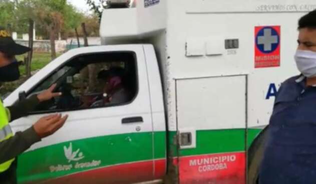 Impiden el ingreso a Magangué de una van con pasajeros procedentes de Bogotá Impiden el ingreso a Magangué de una van con pasajeros procedentes de Bogotá