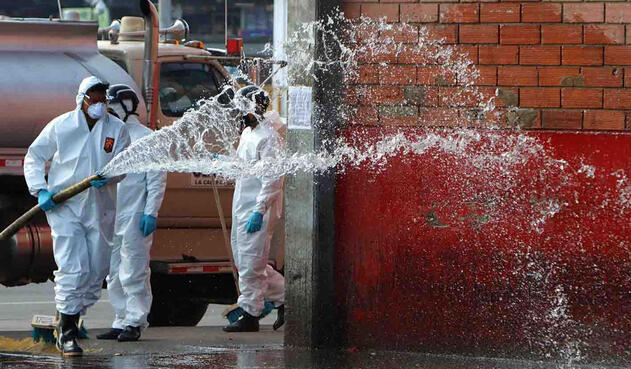 Así fue el proceso de desinfección de Corabastos en Bogotá en medio de la amenaza del coronavirus.
