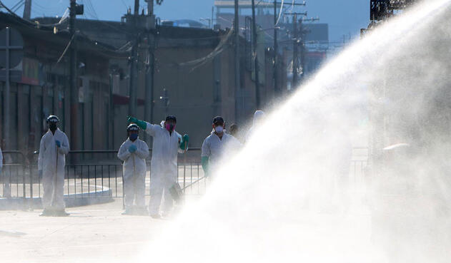 Así fue el proceso de desinfección de Corabastos en Bogotá en medio de la amenaza del coronavirus.