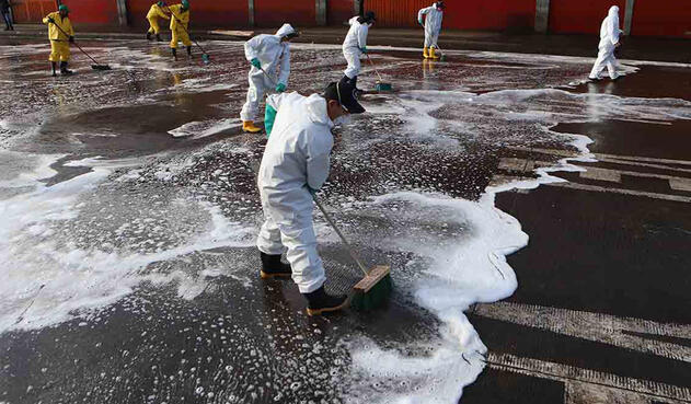 Así fue el proceso de desinfección de Corabastos en Bogotá en medio de la amenaza del coronavirus.
