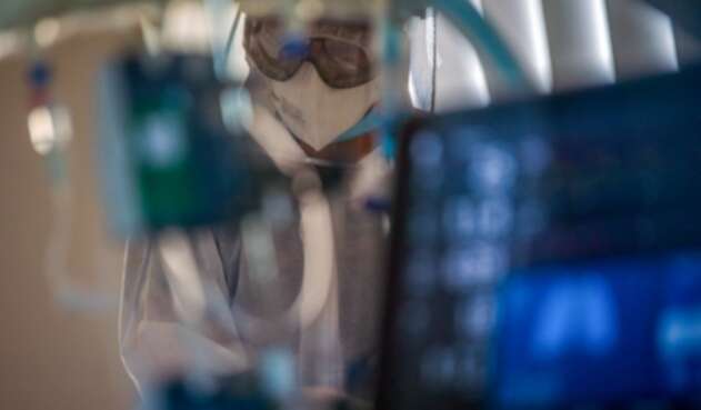 Médicos que atienden coronavirus
