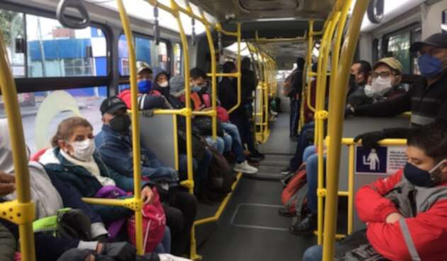 Usuarios de Transmilenio en cuarentena