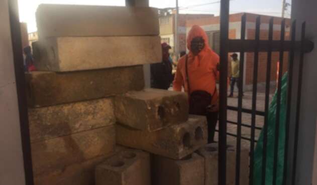 Se toman conjunto residencial en Soacha.