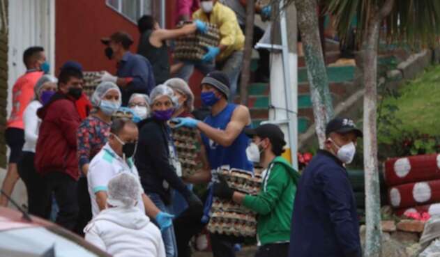 Cientos de personas claman por ayudas porque no tienen para comer