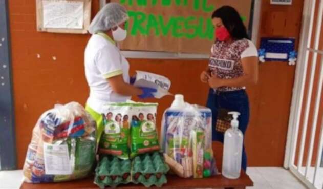 Entrega de canastas del ICBF, durante el aislamiento