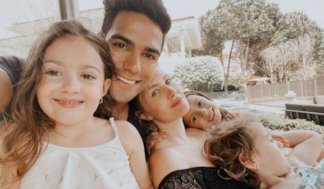Falcao García y sus hijas