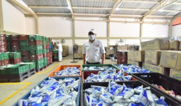 Los padres agradecen la entrega de alimentos en medio de la crisis por coronavirus