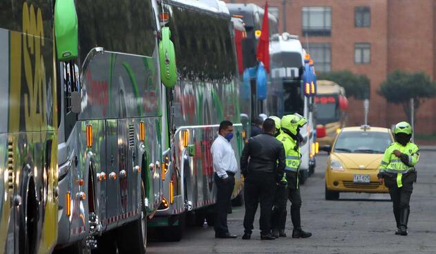 Protesta de buses intermunicipales por cuarentena en Colombia / Coronavirus en Colombia
