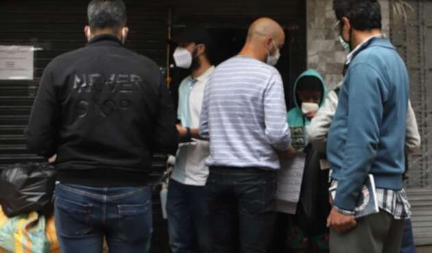 Violación de cuarentena en Bogotá en comercio / coronavirus en Colombia