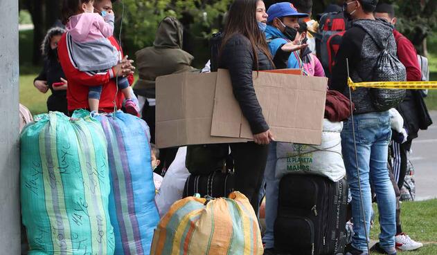 Venezolanos varados en Bogotá que piden regresar a su país.