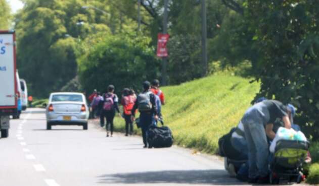 Venezolanos varados en Bogotá que piden regresar a su país.