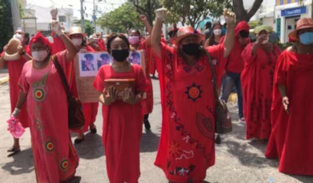 Mujeres indígenas Wayúu, protestan contra la cremación